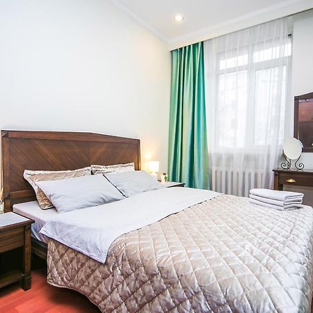 Apartment Ploshchad Pobedy 3 Komnaty Minsk Dış mekan fotoğraf