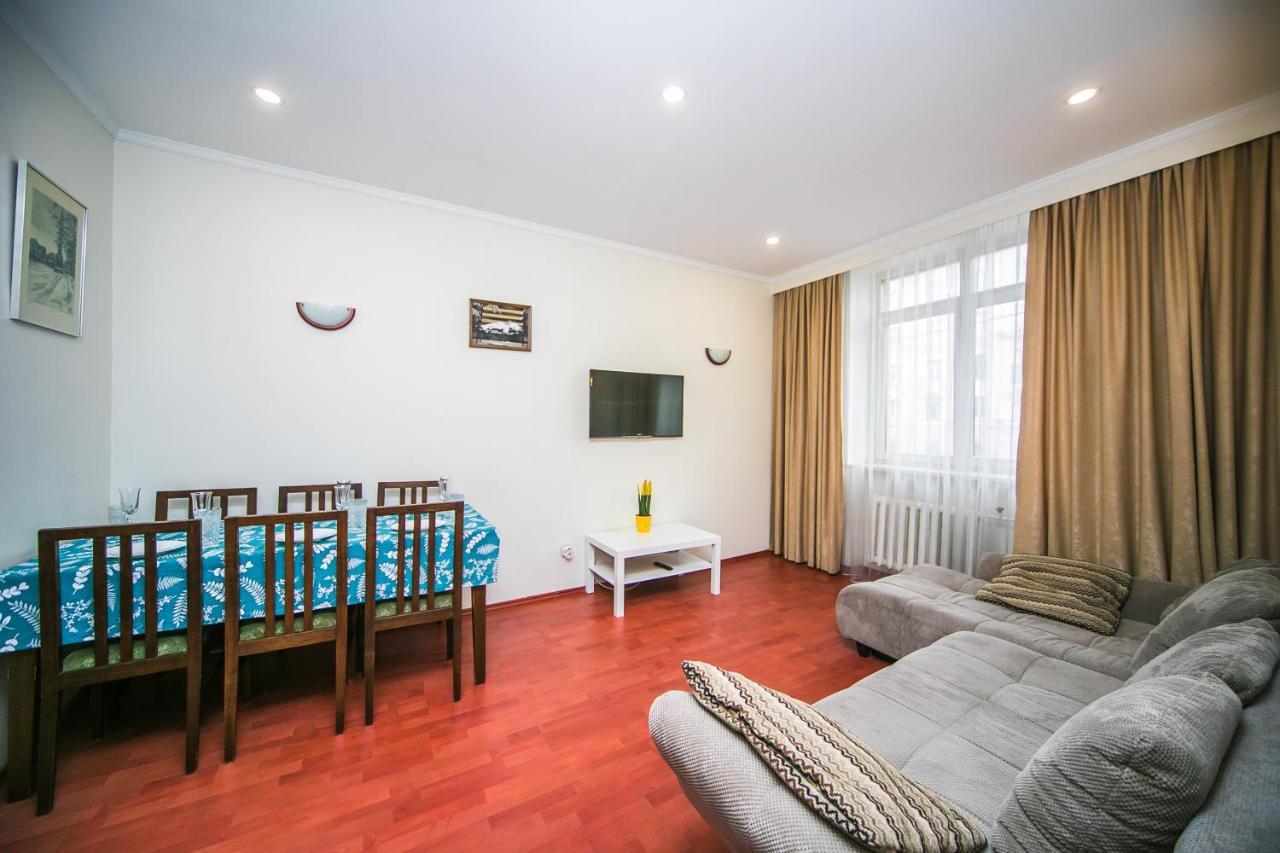 Apartment Ploshchad Pobedy 3 Komnaty Minsk Dış mekan fotoğraf