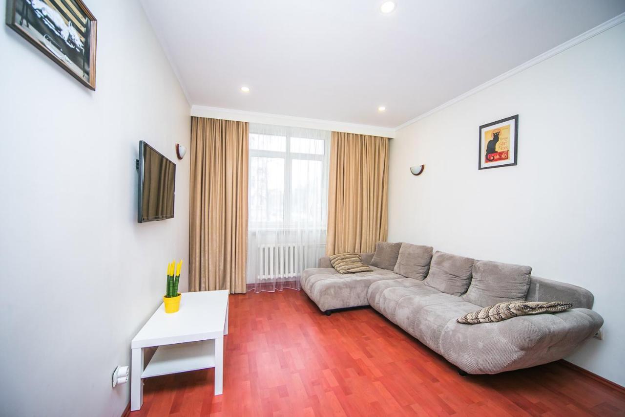 Apartment Ploshchad Pobedy 3 Komnaty Minsk Dış mekan fotoğraf