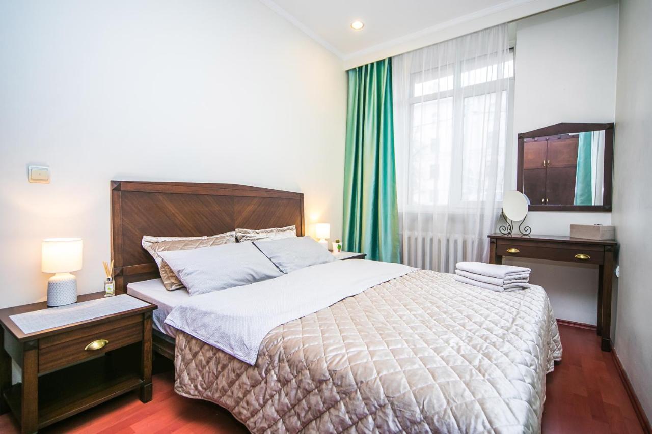 Apartment Ploshchad Pobedy 3 Komnaty Minsk Dış mekan fotoğraf