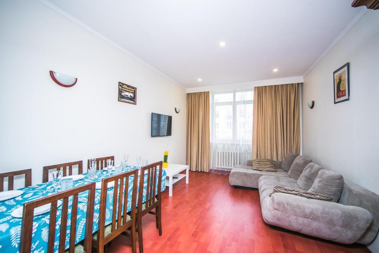 Apartment Ploshchad Pobedy 3 Komnaty Minsk Dış mekan fotoğraf
